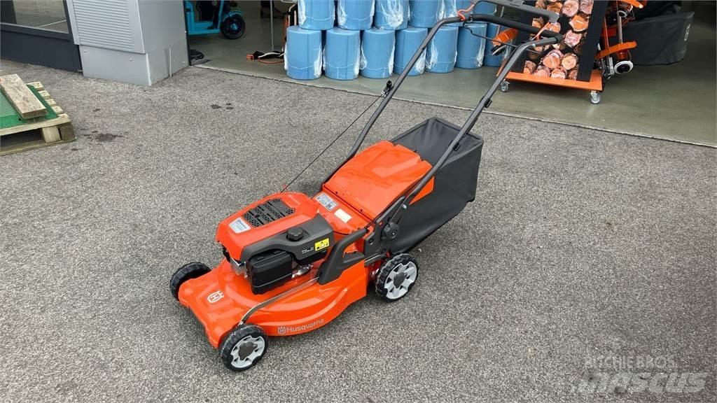Husqvarna LC 247S Riding mowers