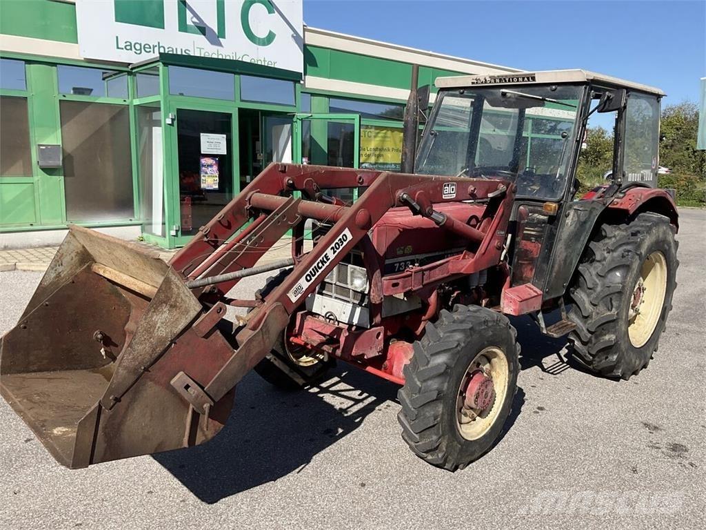 IHC 733 Tractors