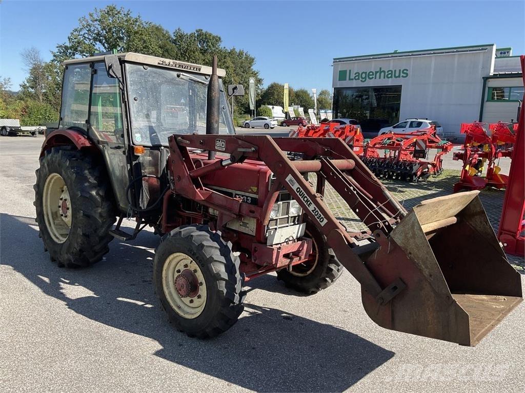 IHC 733 Tractors