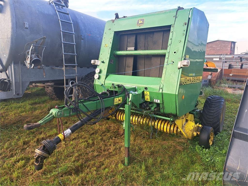John Deere 570 Round Balers