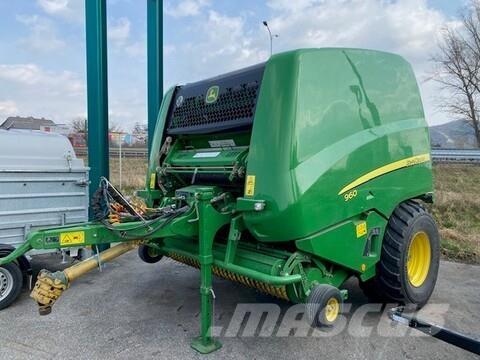 John Deere 960 Round Balers