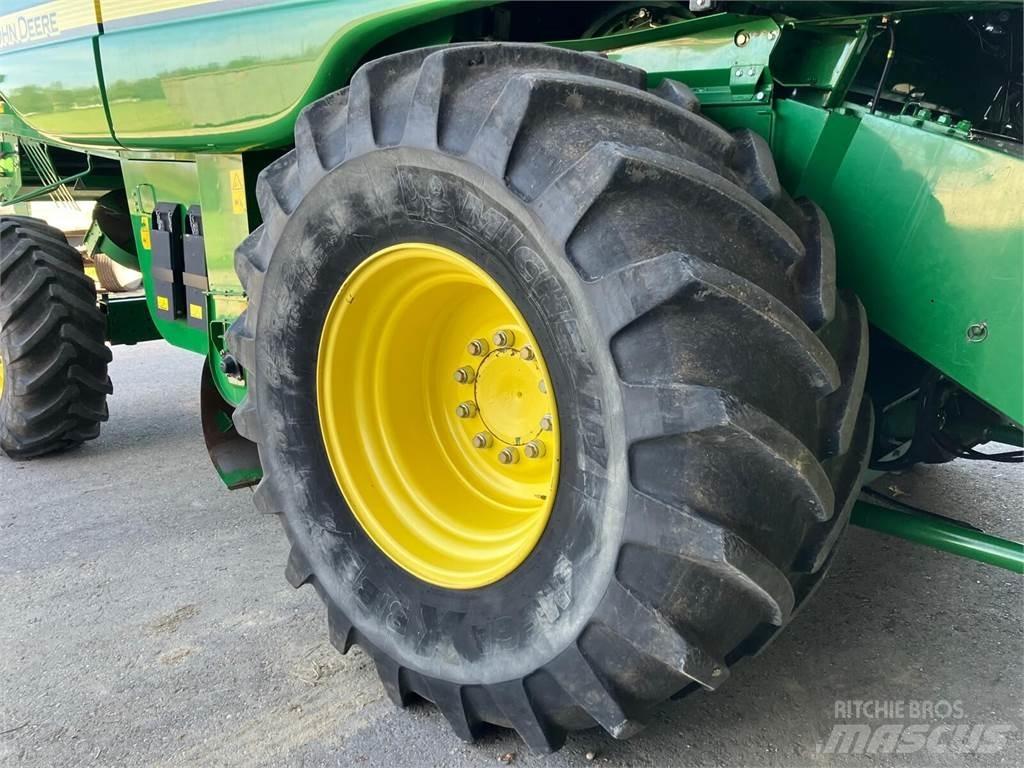 John Deere T560HM Combine Harvesters