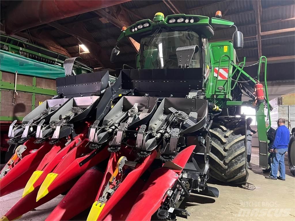 John Deere T670 Combine Harvesters