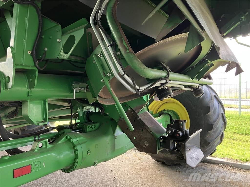 John Deere T670 Combine Harvesters