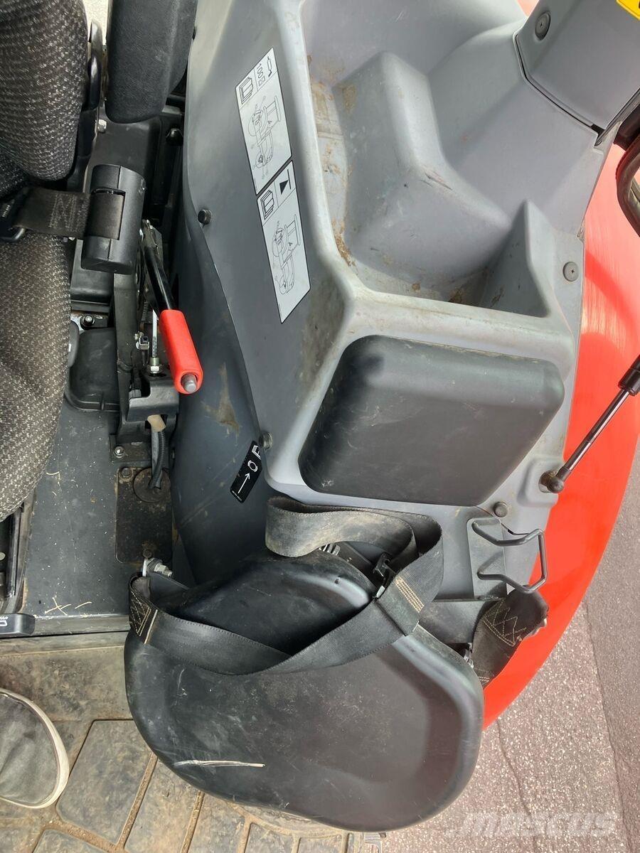 Kubota M4072 Tractors