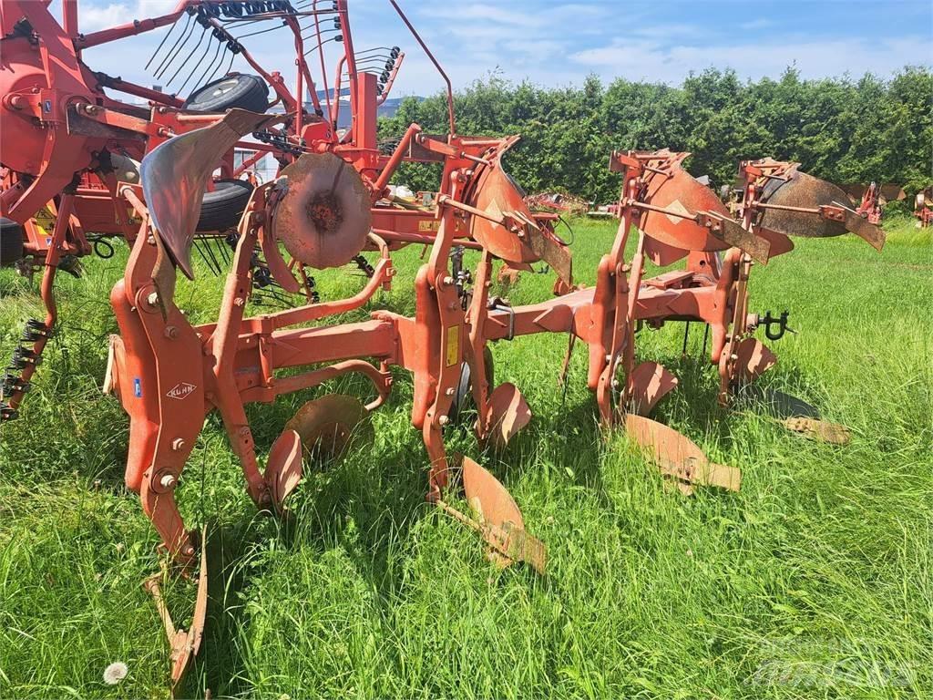 Kuhn Master 120 Plows