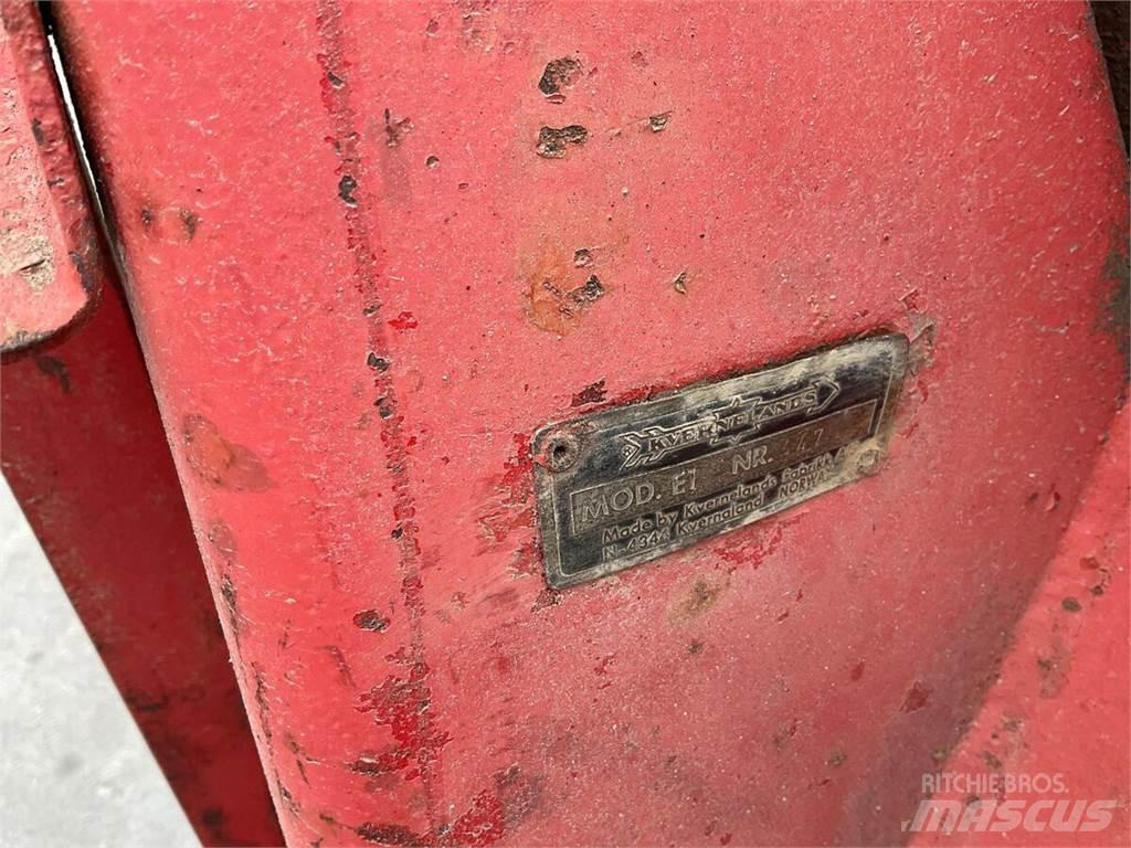 Kverneland E-14 Plows