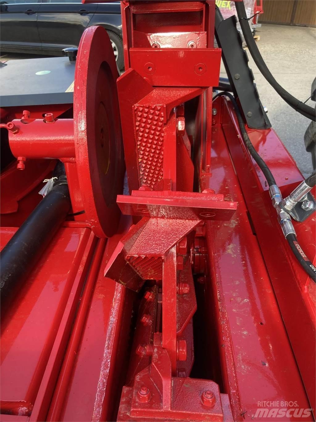  Predator 3000 Forage Harvester