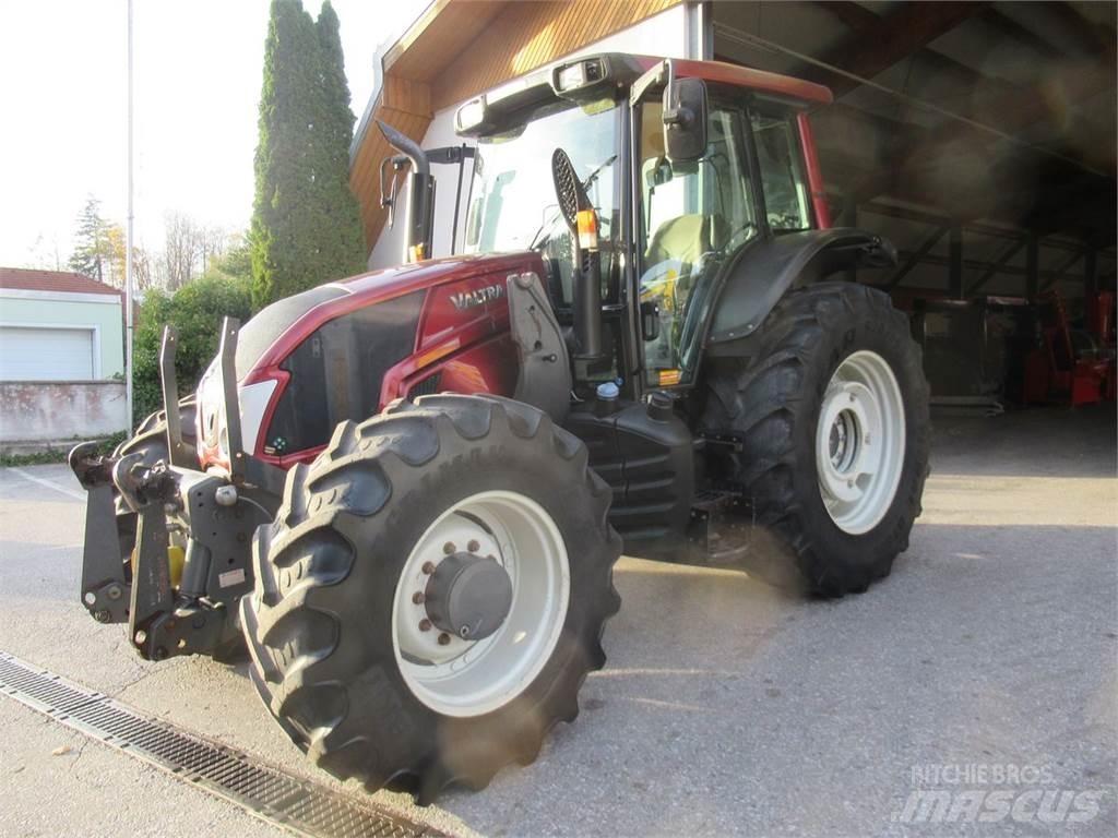 Valtra N163D Tractors