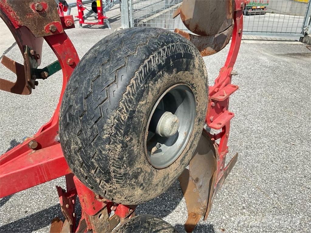 Vogel & Noot LM 820 Plows