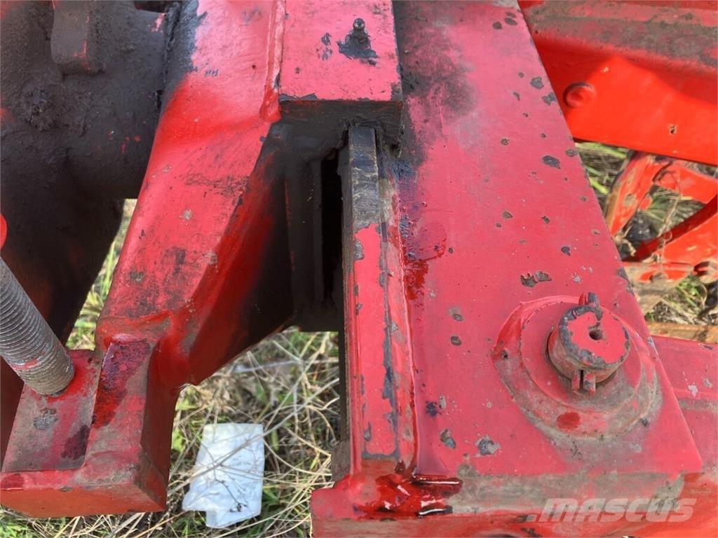 Vogel & Noot LM 820 Plows