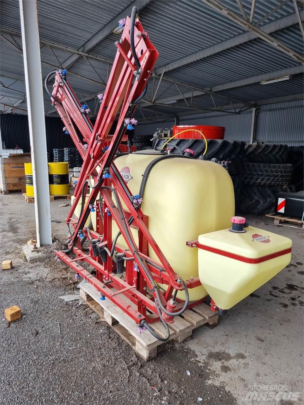 Hardi 800 Trailed sprayers