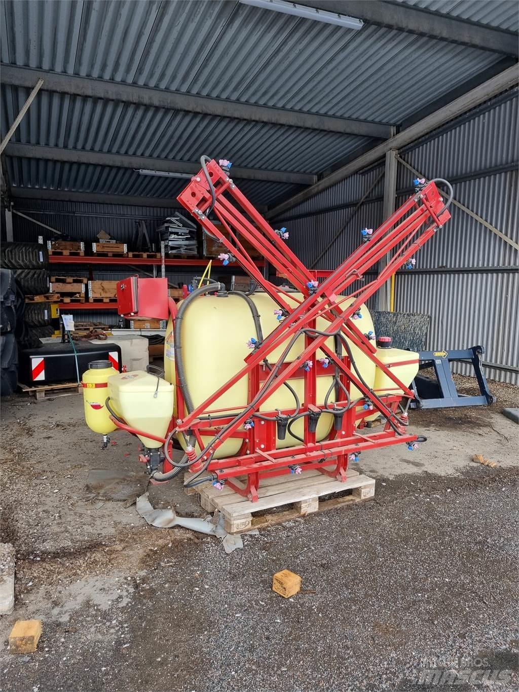 Hardi 800 Trailed sprayers