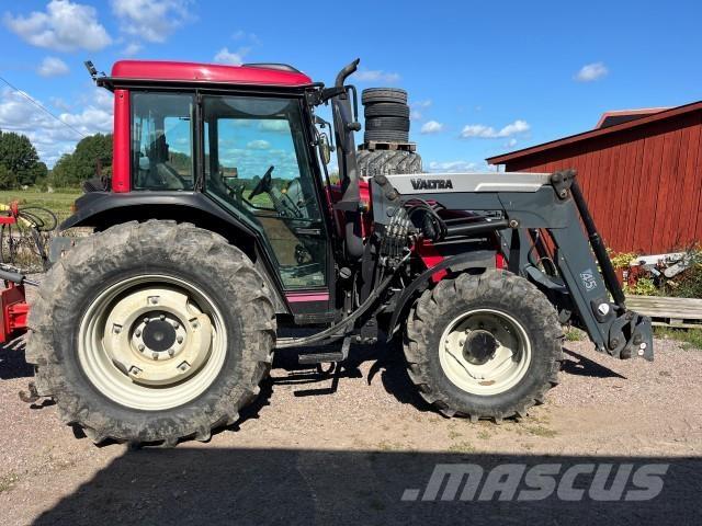 Valtra 82+L Tractors