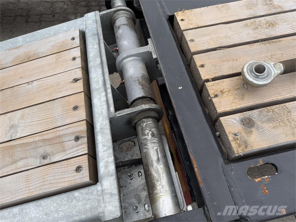 Kel-Berg Med ramper Lowboy trailer