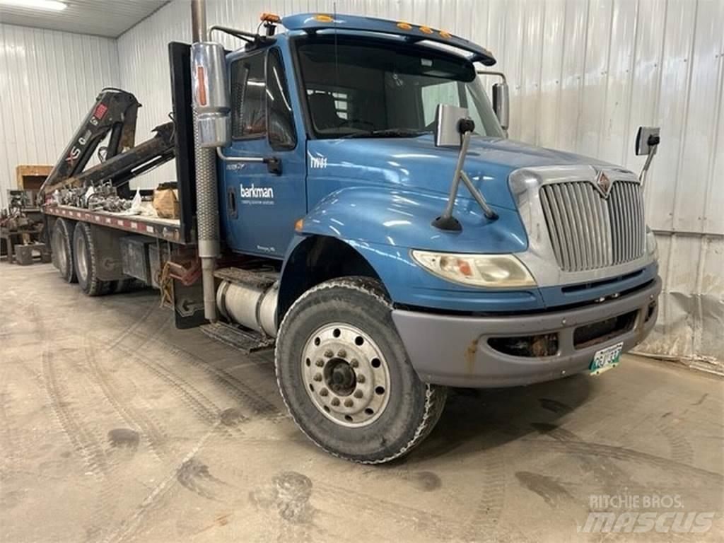 International 4900 Utility Machines