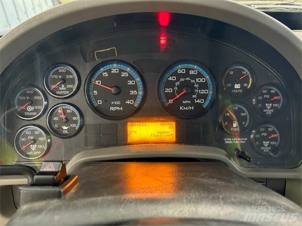 International 4900 Utility Machines