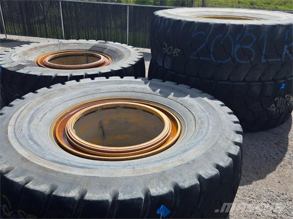 Komatsu 830E-1DC Tires, wheels and rims