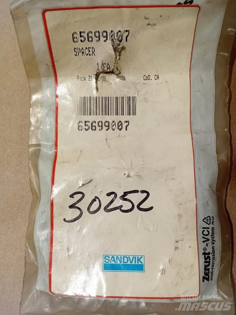 Sandvik DT65699007 Crushers