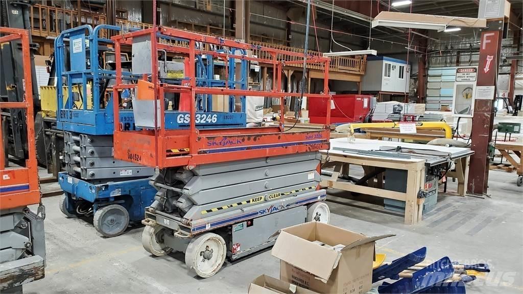 SkyJack SJIII 3226 Scissor Lifts