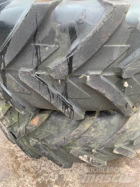  2x Dual Wheels Tires, wheels and rims