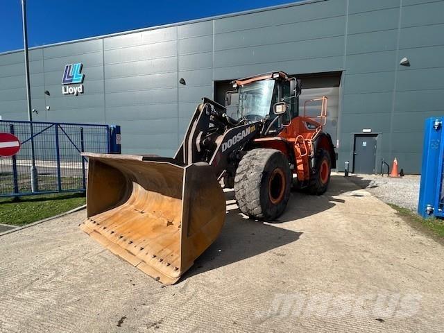 Develon DL300-5 Wheel Loaders