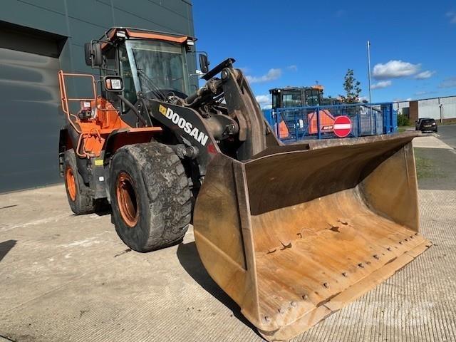 Develon DL300-5 Wheel Loaders