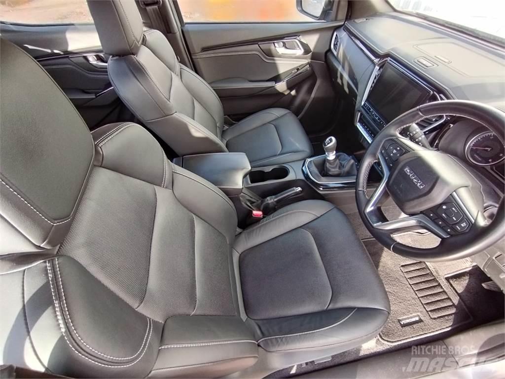 Isuzu V-Cross Other