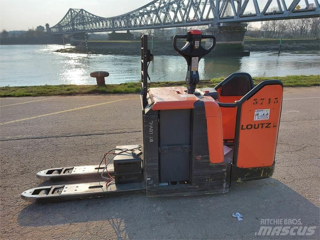 BT LPE240 Self Propelled Stackers