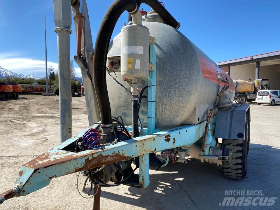 CM 100/A Tank Trucks