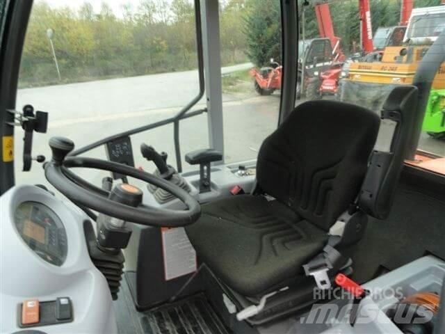 Hitachi ZW65 Wheel Loaders