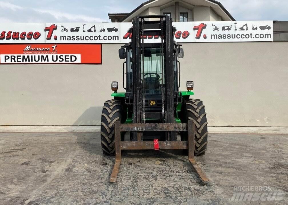 JCB 926 Rough Terrain Trucks