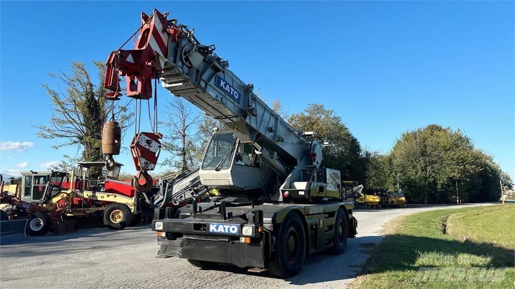 Kato KR 22H-11 4x4 Mobile and all terrain cranes