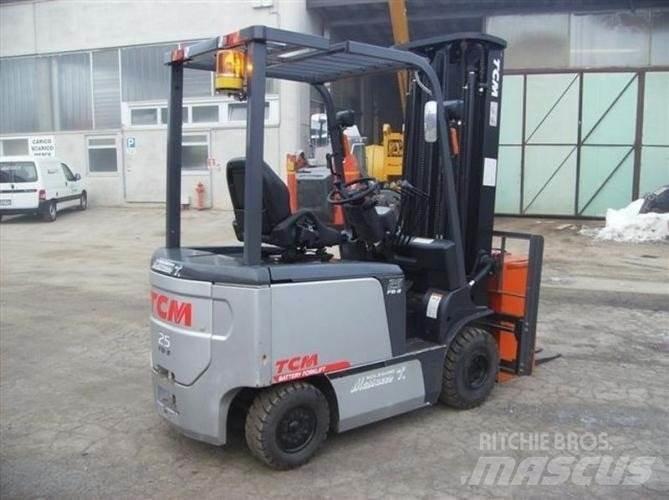TCM FB25-7 Electric Forklifts