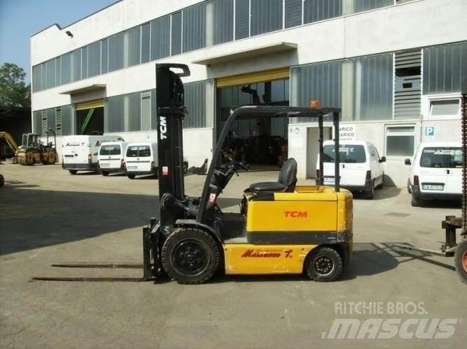 TCM VM400 FB30 Electric Forklifts