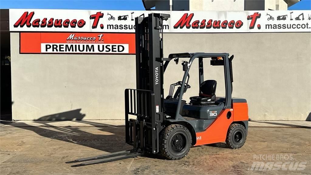 Toyota 52-8FDF30 Diesel Forklifts