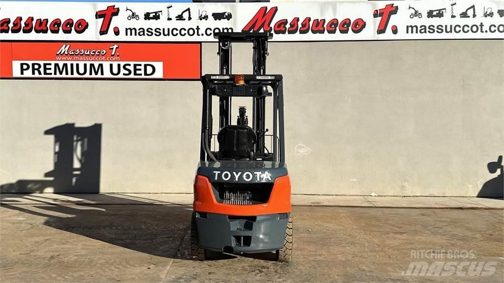 Toyota 52-8FDF30 Diesel Forklifts