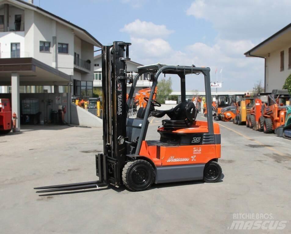 Toyota 7FBMF25 Electric Forklifts