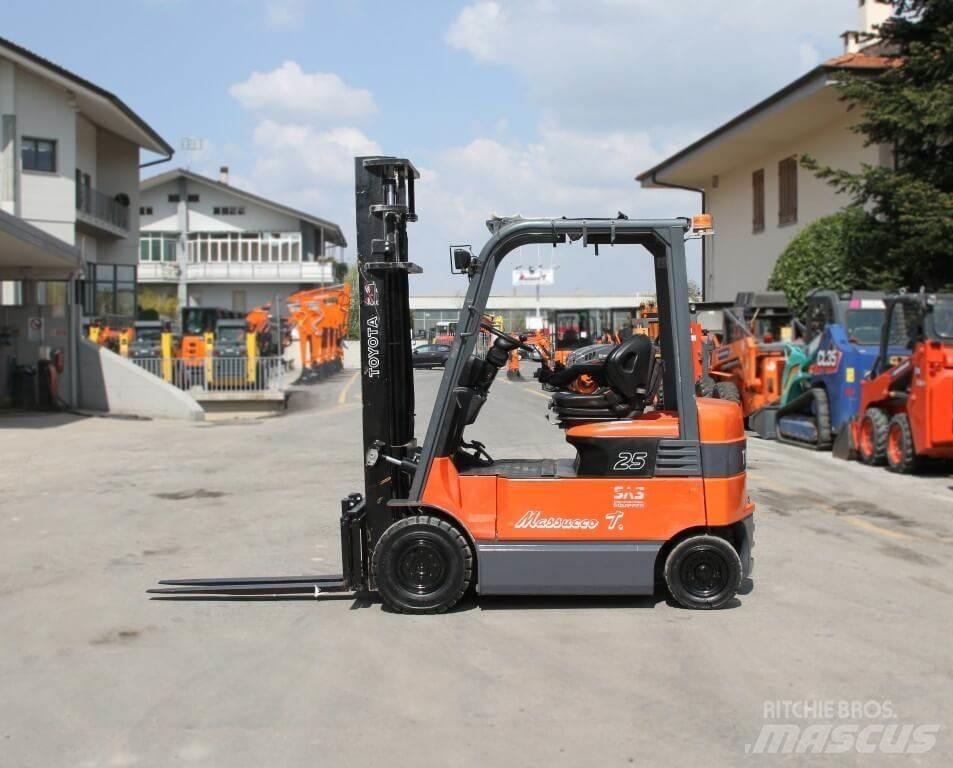 Toyota 7FBMF25 Electric Forklifts
