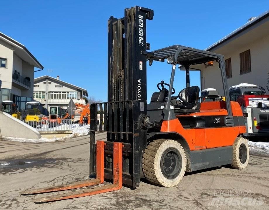 Toyota 7FBMF50 Electric Forklifts