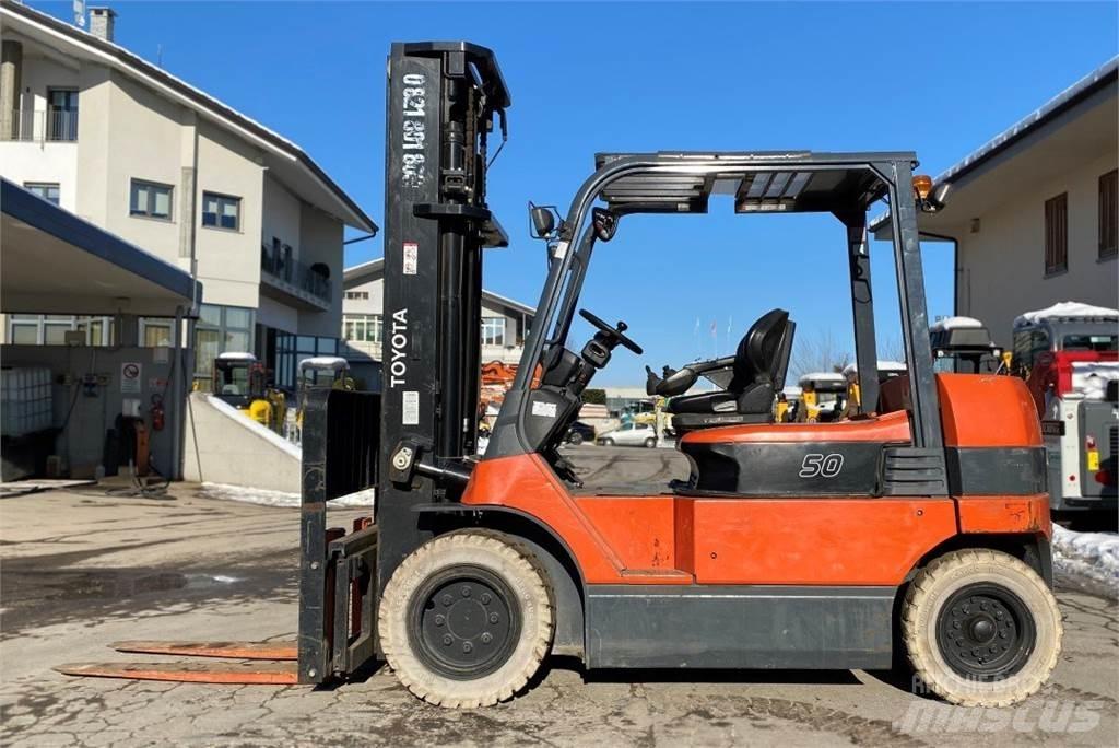 Toyota 7FBMF50 Electric Forklifts