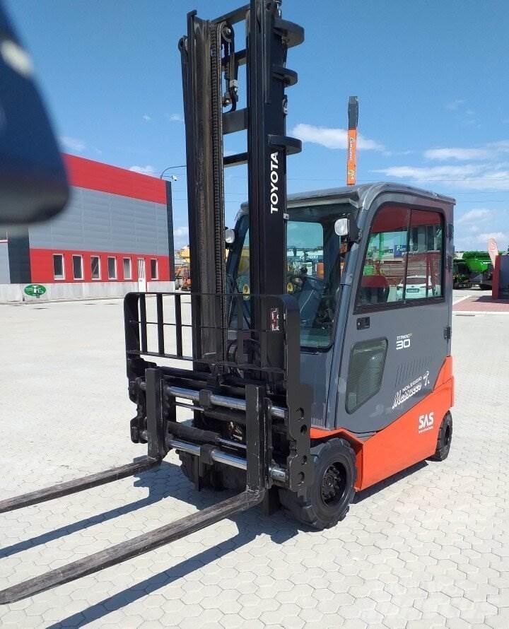 Toyota 8FBMT30 Electric Forklifts