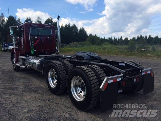International HX Conventional Trucks / Tractor Trucks