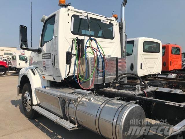 International HX Conventional Trucks / Tractor Trucks