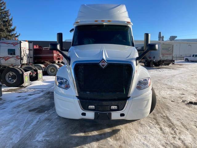 International LT Conventional Trucks / Tractor Trucks