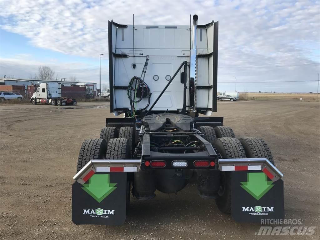 International LT Conventional Trucks / Tractor Trucks