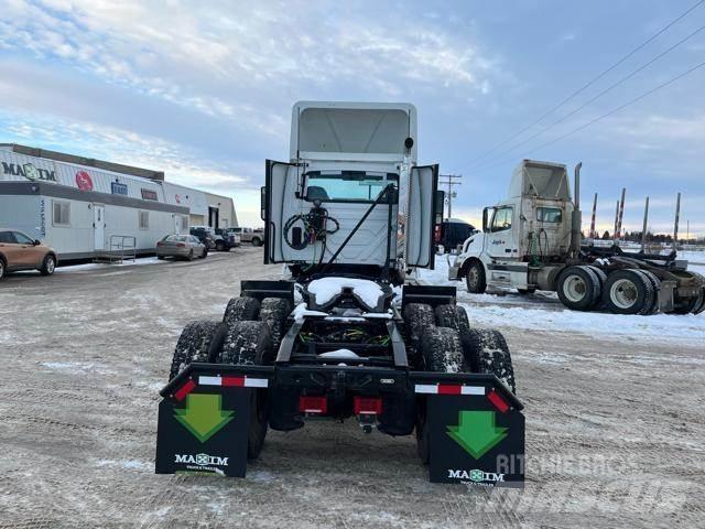 International LT Conventional Trucks / Tractor Trucks