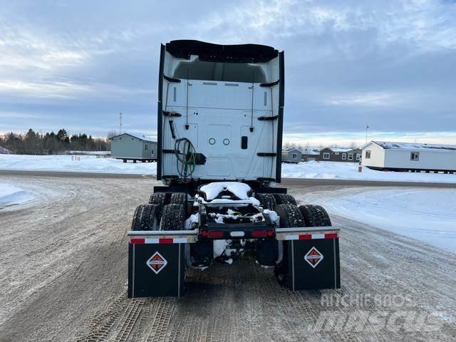 International LT Conventional Trucks / Tractor Trucks