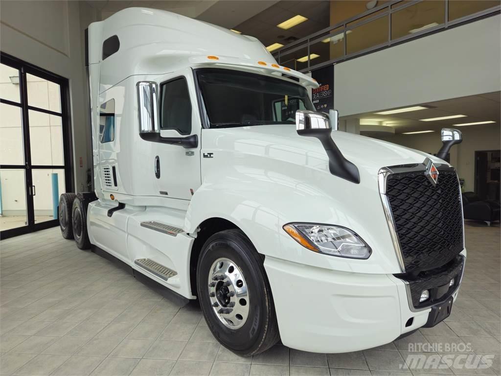 International LT Conventional Trucks / Tractor Trucks