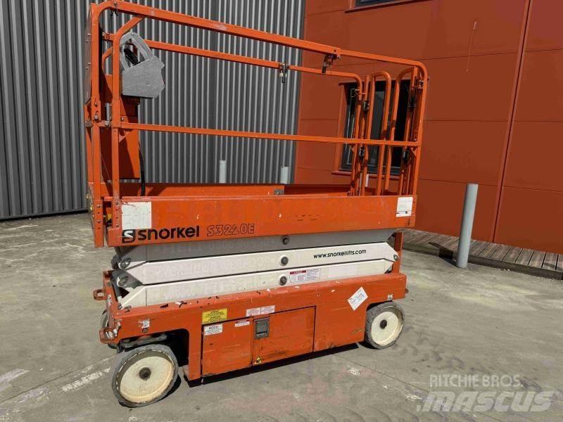 Snorkel S3220E Articulated boom lifts